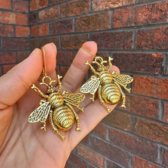 Vintage Antique Bee Lucky Gold Earrings - Picture 8 of 17